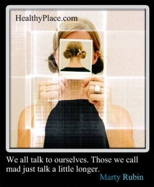 Citação de saúde mental - todos conversamos sozinhos. Aqueles que chamamos de loucos apenas conversam um pouco mais.
