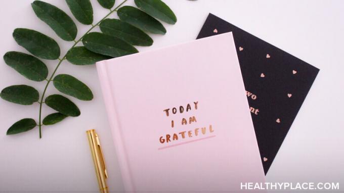 Manter um diário de positividade é um hábito que pode mudar sua vida, então por que mais de nós não o fazemos? Descubra o porquê no HealthyPlace. 