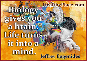 Citação sobre saúde mental - a biologia fornece um cérebro. A vida transforma isso em uma mente.