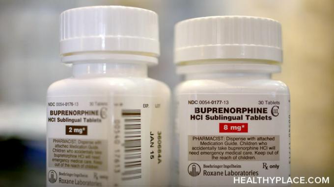 Lista de analgésicos com prescrição de opióides, seus usos e como as pessoas que tomam pílulas de opióides passam do uso legítimo ao abuso. Detalhes sobre HealthyPlace.