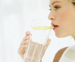 Você deve tentar desintoxicar a água se sentir-se lento e geralmente mal. Realmente funciona! Leia mais sobre por que devemos desintoxicar com água e como fazê-lo. 