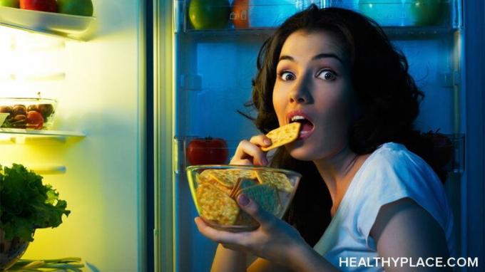 Você luta com compulsão alimentar à noite? Eu fiz também. Saiba como parei de comer compulsivamente à noite - e você também pode - aqui mesmo, no HealthyPlace.
