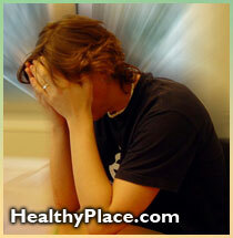 Pergunta sobre como encontrar o tratamento certo para ansiedade, pânico e reação a medicamentos.