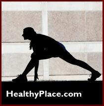 A tríade de atleta feminina é definida como a combinação de desordem alimentar, amenorréia e osteoporose. Leia sobre as consequências da perda de densidade mineral óssea em atletas.