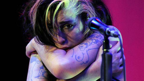 O que Amy Winehouse tem a ver com ansiedade? E por que certos tipos de preocupações, tensões e triunfos são mais fáceis de sentir? Kate White, Blog de Tratamento da Ansiedade.