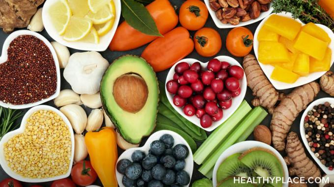 Existe uma relação direta entre nutrição e saúde mental. Descubra qual é o link e os alimentos que você deve comer no HealthyPlace.