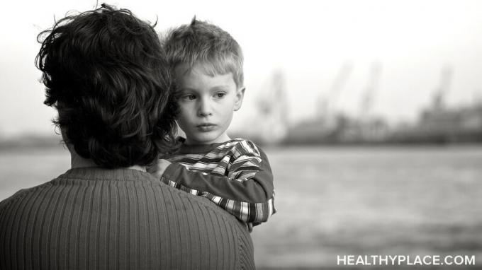 Ninguém nasce sabendo como ter um filho bipolar. No HealthyPlace, temos informações para ajudá-lo a aprender sobre como criar uma criança bipolar. Leia isso.